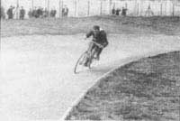 Gara motociclistica anni '40 allo stadio Comunale di Jesi